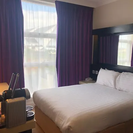 Flannery's Hotel 3*