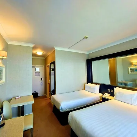 Flannery's 3*