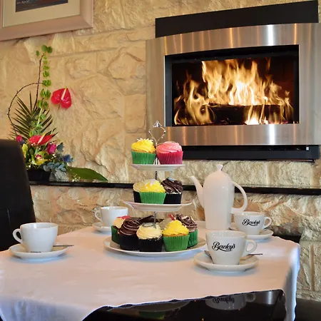 Flannery's Hotel 3*