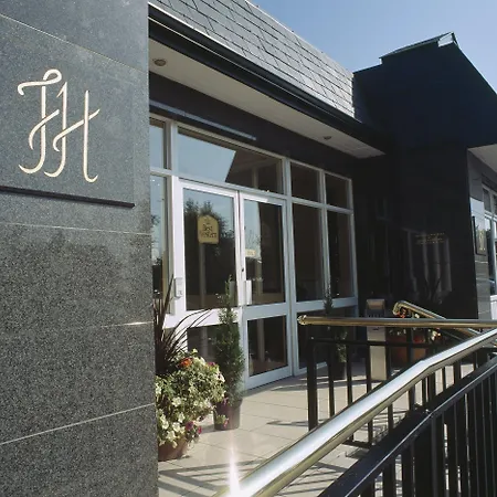 Flannery's Hotel 3*