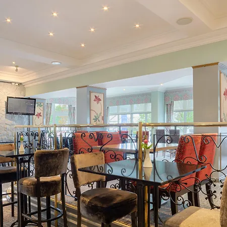 Flannery's Hotel 3*