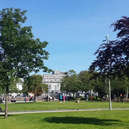 Flannery's Hotel 3*
