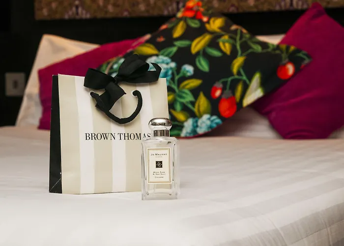 Отель Flannery's 3*