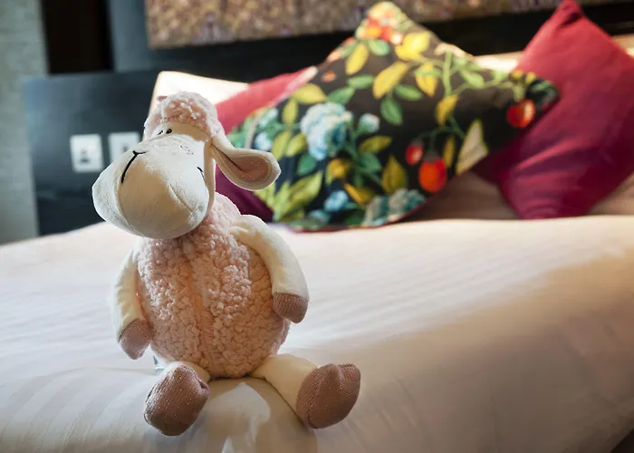 Отель Flannery's