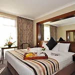 Flannery's Hotel 3*