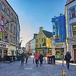 Hotel Flannery's